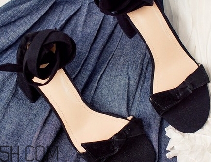 黑絨面的鞋子臟了怎么辦？黑絨鞋子怎么保養(yǎng)？