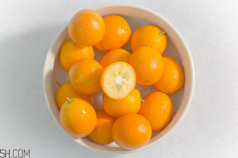 吃了金桔能喝牛奶嗎？金桔和牛奶能一起吃嗎？