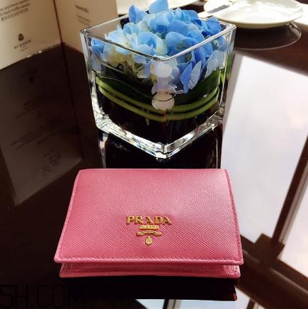 prada錢(qián)包怎么樣？prada錢(qián)包好嗎？