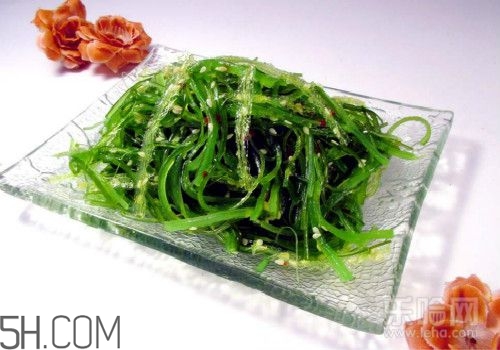 甲狀腺腫大和甲亢的區(qū)別有哪些？甲狀腺腫大適合吃什么食物？