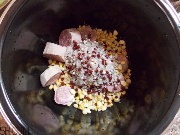 紅豆薏米能和玉米一起煮嗎？紅豆薏米加玉米有什么好處？