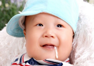 新生兒吐奶情況什么時候會沒有？寶寶吐奶了怎么辦？