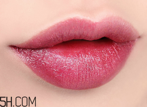 雅詩蘭黛戀愛唇膏哪個色比較火？崔雪莉雅詩蘭黛畫報口紅色號