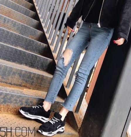 翻毛運(yùn)動(dòng)鞋怎么清洗？翻毛運(yùn)動(dòng)鞋能用水洗嗎？