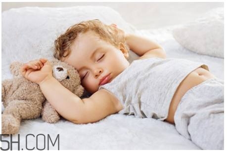 寶寶臉上長濕疹都是為什么？哪些行為會影響寶寶睡眠的質量？