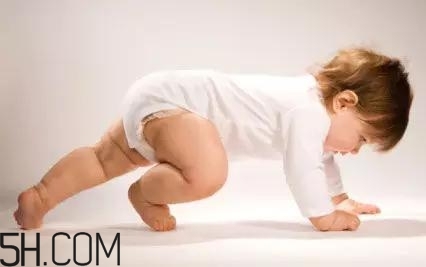 怎樣能夠訓(xùn)練嬰幼兒的肌肉？寶寶為什么總是在鬧騰？