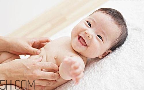 撫觸的進(jìn)行手法是怎樣的？寶寶的小內(nèi)褲有哪些情況？