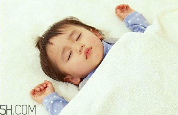 常對(duì)嬰幼兒撫觸有哪些作用？寶寶一周歲怎樣安排作息？