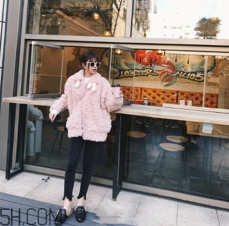 粉色皮草怎么搭配好看？粉色皮草搭配圖片