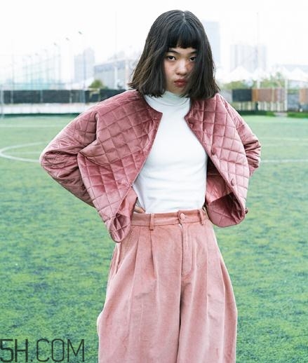 粉色褲子配什么上衣？將時(shí)尚與溫暖兼具的搭配