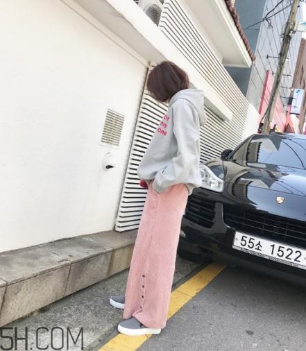 粉色褲子配什么上衣？將時(shí)尚與溫暖兼具的搭配
