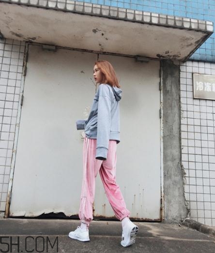 粉色褲子配什么上衣？將時(shí)尚與溫暖兼具的搭配