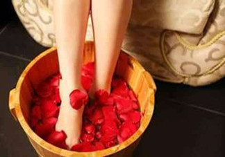 女性冬季泡腳要注意什么？女性泡腳養(yǎng)生的方法是什么？