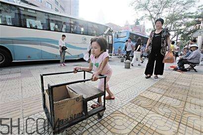 瓷娃娃是什么意思？脆骨病應(yīng)該如何治療？