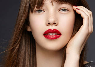 腮紅刷什么材質(zhì)好？腮紅刷纖維毛和動(dòng)物毛哪個(gè)好