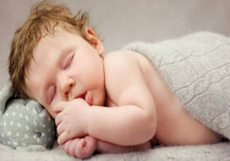 新生兒眼屎又多又黃是怎么回事？新生兒何時能坐飛機？