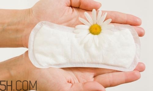 女人如何正確的使用衛(wèi)生巾？衛(wèi)生巾清涼好不好？