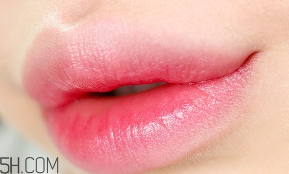 如何根據(jù)皮膚挑選口紅的顏色？雅詩蘭黛420和蘭蔻290顏色一樣嗎？