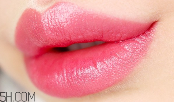 如何根據(jù)皮膚挑選口紅的顏色？雅詩蘭黛420和蘭蔻290顏色一樣嗎？