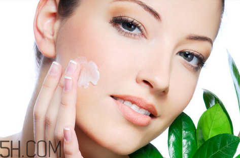 面霜什么時候用最好？保濕面霜哪個牌子好用？