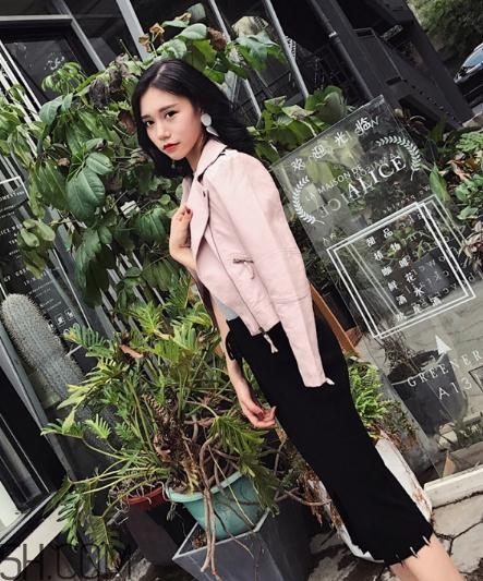 粉色皮衣怎么搭配好看？甜美機(jī)車少女風(fēng)