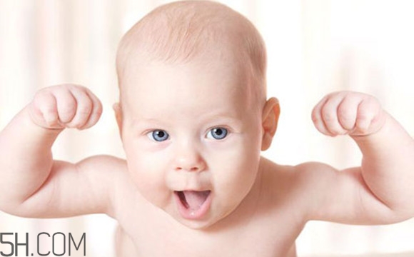 寶寶腿紋不對(duì)稱是怎么回事？嬰幼兒的生長發(fā)育標(biāo)準(zhǔn)是怎樣的？