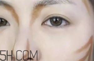 修容棒可以直接用嗎？用刷子還是用手是一個問題