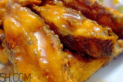 炸魚是熱油還是涼油 掌握油溫火候是重點 炸魚是熱油還是涼油 掌握油溫火候是重點