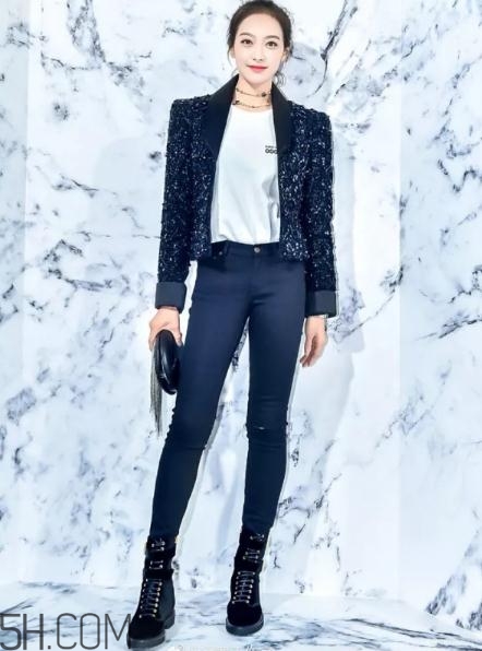 馬丁靴怎么搭配好看？這樣穿馬丁靴居然這么顯高