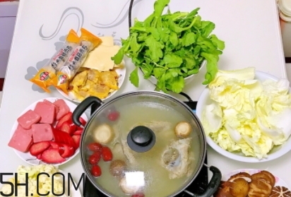 番茄鍋火鍋怎么做？自己動(dòng)手更放心