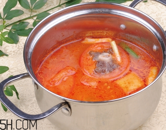 番茄鍋火鍋怎么做？自己動(dòng)手更放心