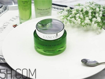 睡眠面膜晚上幾點用好？晚上使用睡眠面膜的正確順序