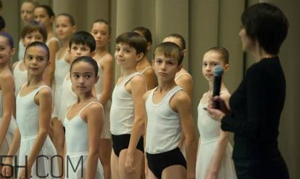 男孩子學跳舞好嗎？學跳舞好處多多