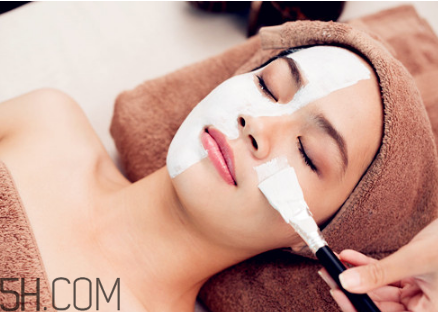 睡眠面膜晚上幾點用好？晚上使用睡眠面膜的正確順序