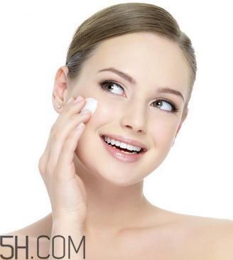 面霜什么時候用最好？保濕面霜哪個牌子好用？