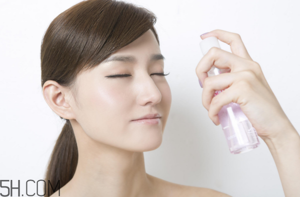 面霜什么時候用最好？保濕面霜哪個牌子好用？