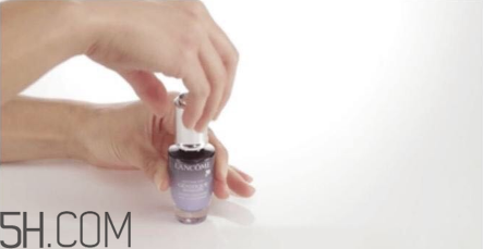 蘭蔻小黑瓶安瓶精華前需要擦乳液?jiǎn)?？蘭蔻小安瓶打開(kāi)步驟圖解