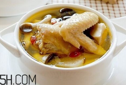 香菇燉雞用什么香菇好？干香菇是關鍵