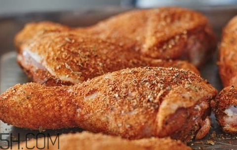 炸雞腿要先煮嗎 直接炸風(fēng)味更佳 炸雞腿要先煮嗎 直接炸風(fēng)味更佳