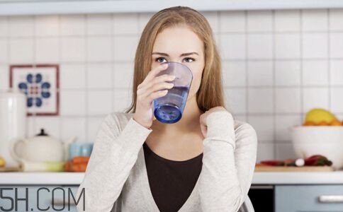 喝水可以美容嗎？喝水美容5大常識(shí)