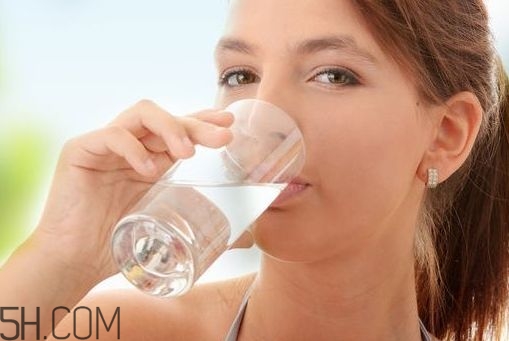 喝水可以美容嗎？喝水美容5大常識(shí)