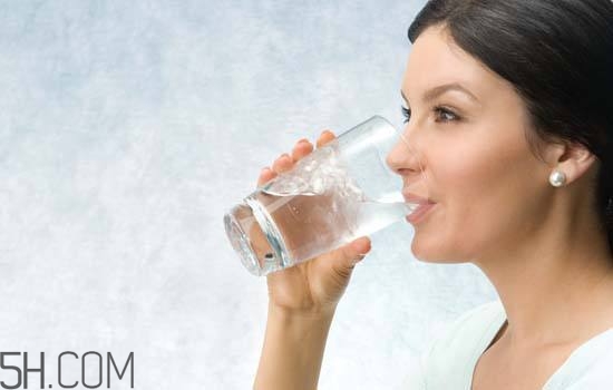 喝水可以美容嗎？喝水美容5大常識(shí)
