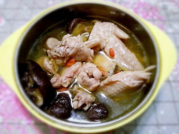 香菇燉雞用什么香菇好？干香菇是關(guān)鍵