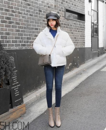 白色面包服怎么搭配？可愛與時(shí)尚并存的冬日穿搭