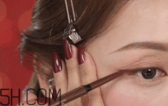 V型眼線怎么畫？V型眼線畫好美到冒泡