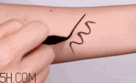 V型眼線怎么畫？V型眼線畫好美到冒泡