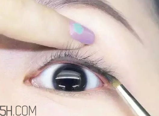 V型眼線怎么畫？V型眼線畫好美到冒泡