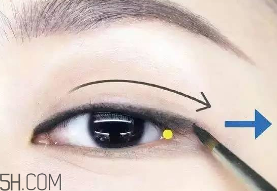 V型眼線怎么畫？V型眼線畫好美到冒泡