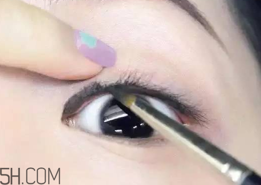 V型眼線怎么畫？V型眼線畫好美到冒泡