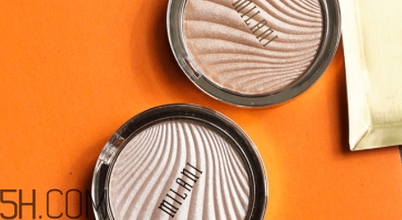 高光粉可以定妝嗎？和散粉并不相同